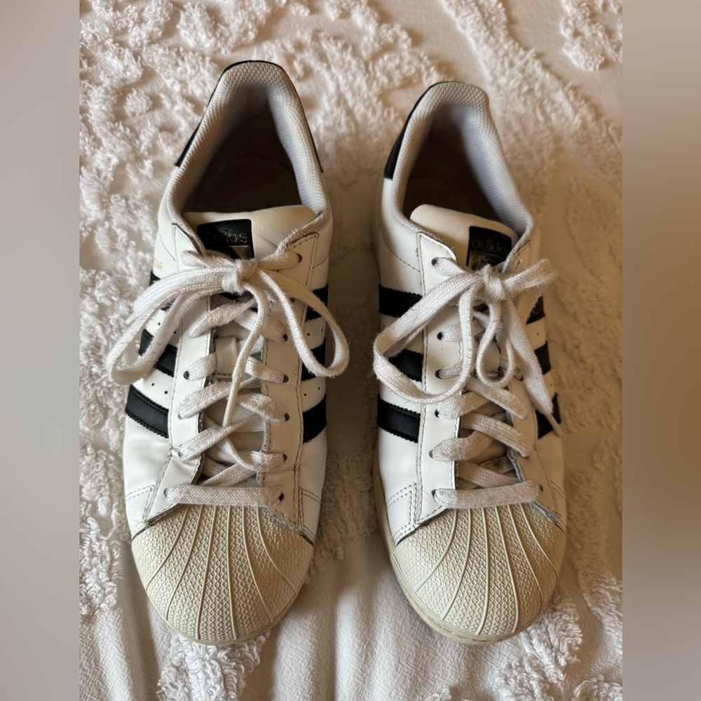 ADIDAS SUPERSTAR B/W SNEAKERS MEN’s 8.5, EURO 42, WOMEN’s 10, GREAT COND